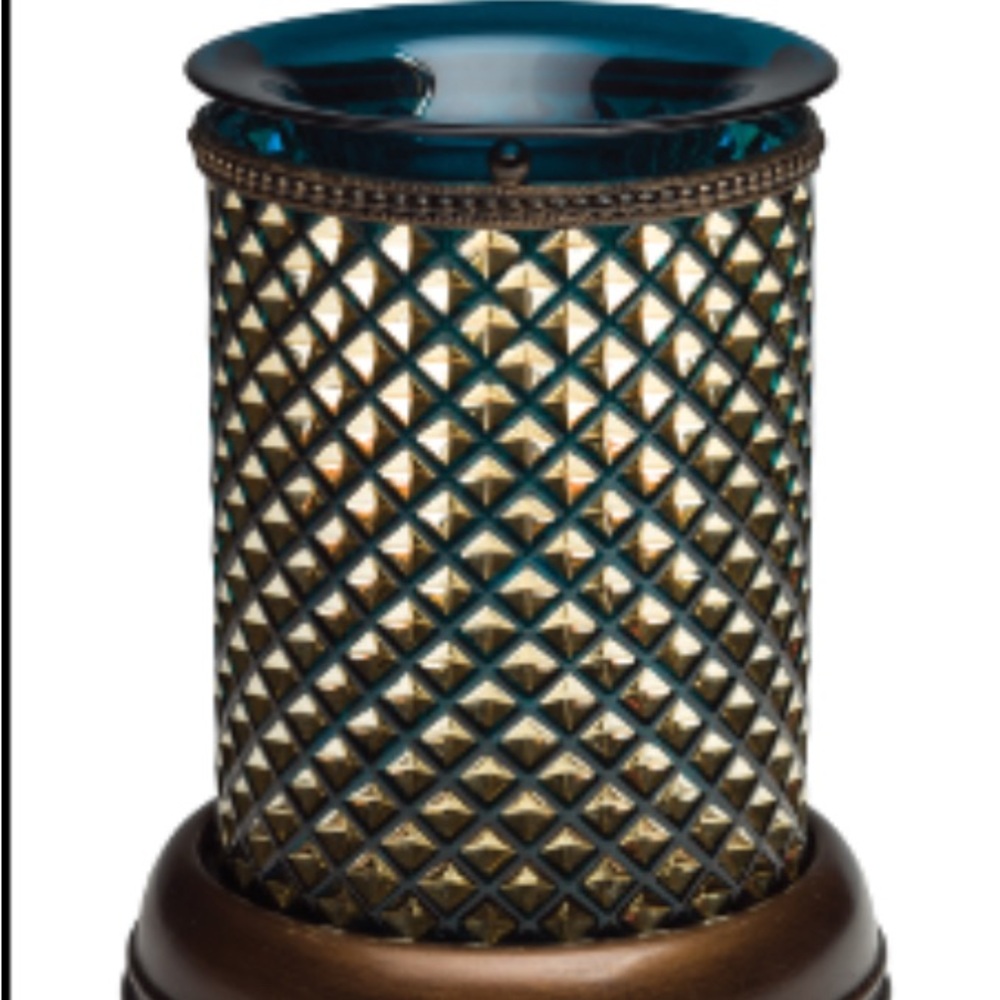 SCENTSY blue diamond shade warmer